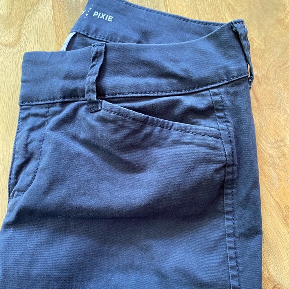 Like New Old Navy Pixie Jeans - Picture 2 of 4